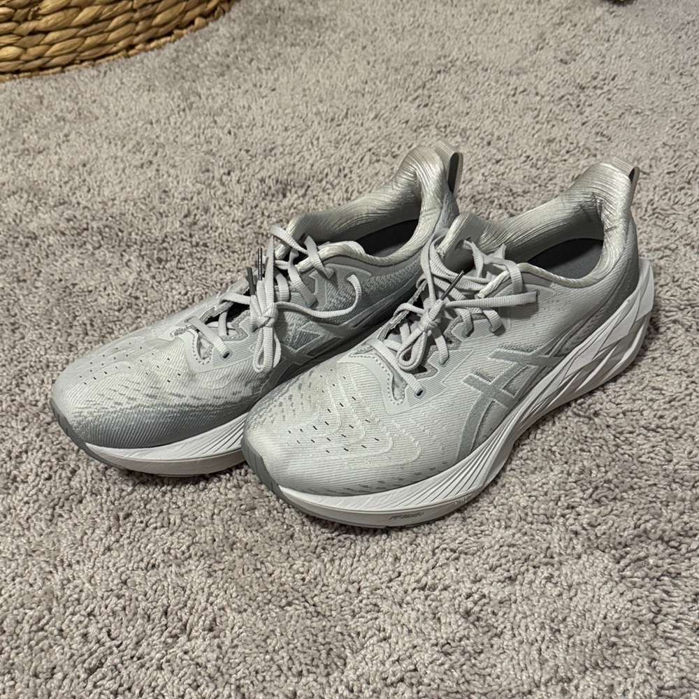 ASICS NovaBlast 4 Running Shoes